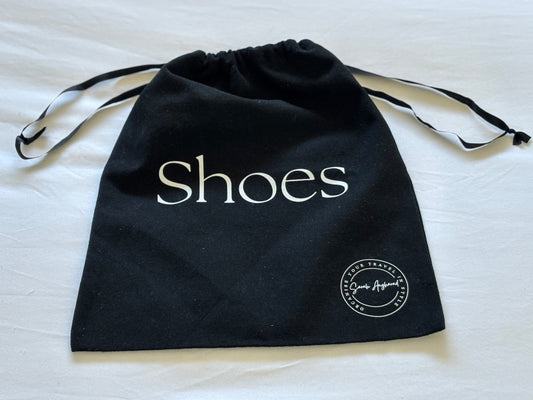 Black cotton canvas shoe bag – drawstring travel organiser front view